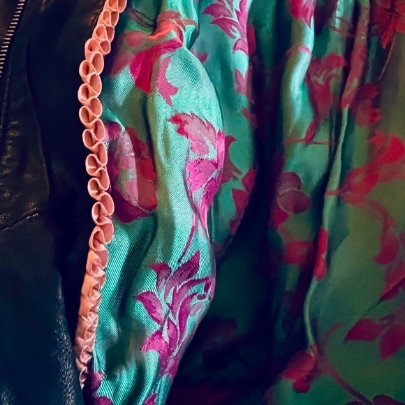 Danier Vintage  Black Leather Bomber Jacket - Picture 5 of 6